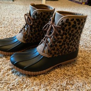 New Duck Boots Size 7